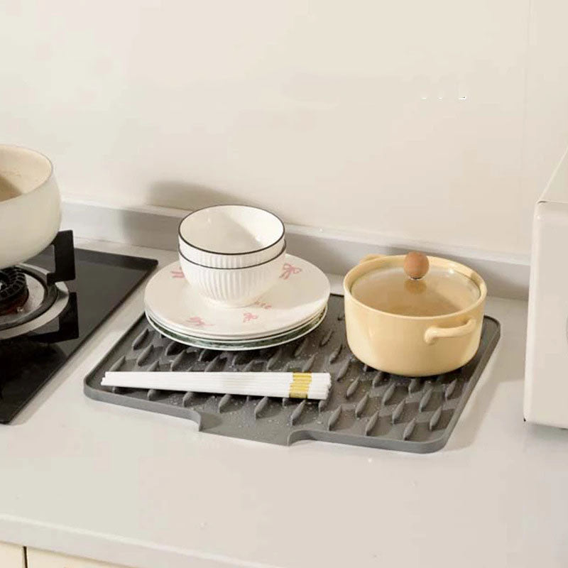 DrainMat™ | Vinklad silikonmatta för vattenavrinning – värmebeständig och halkfri