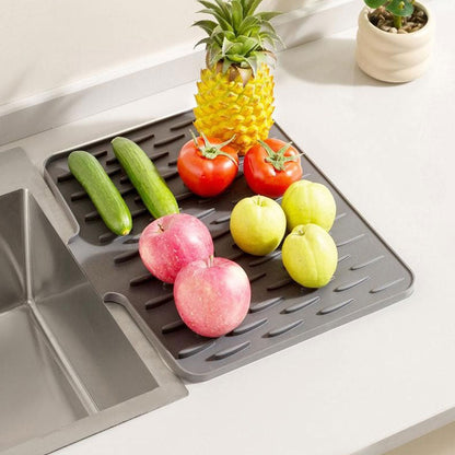DrainMat™ | Vinklad silikonmatta för vattenavrinning – värmebeständig och halkfri