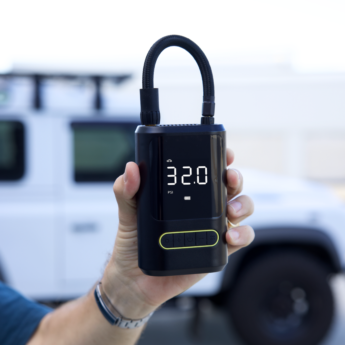 AirCharge Pro™ | Den ultimata bärbara 4-i-1-däckpumpen🚗